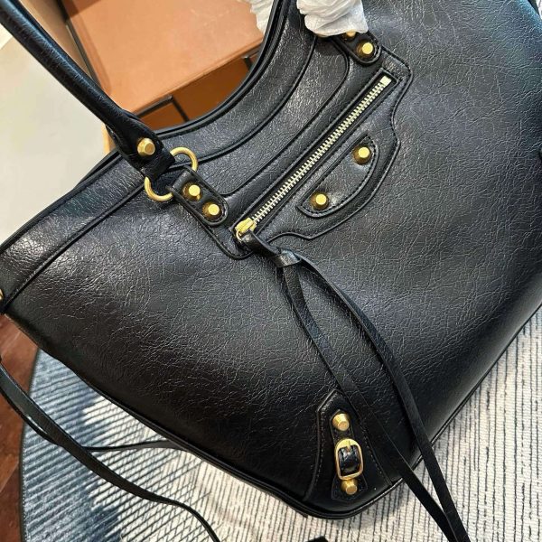 ￼ p215 Balenciaga购物袋 巴黎世家机车包 仙女的背包 完完全全 被迷上啦 仿佛进入仙境般 是每个可爱的小