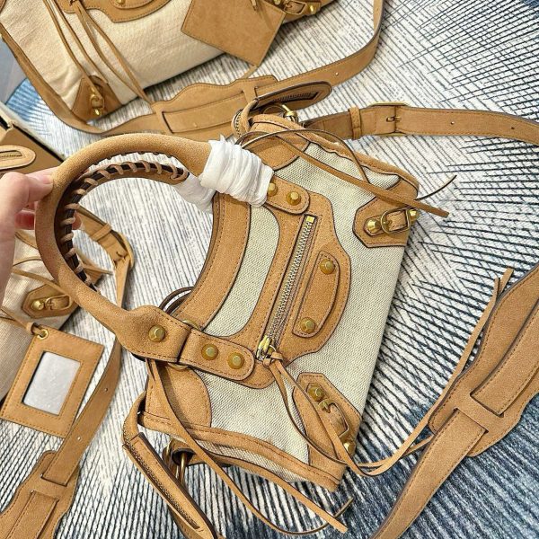 ￼ p310 p320 275 折叠礼盒包装 巴黎世家Balenciaga lecity系列手提机车包，米白帆布+棕色麂