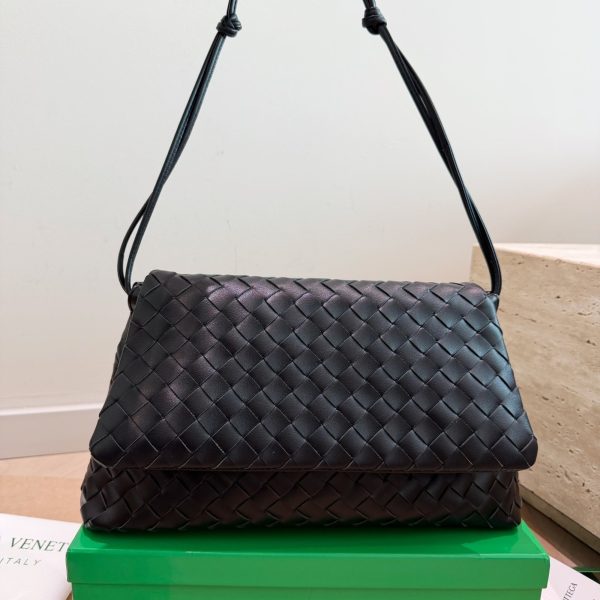 BV Giorno编织手袋​​ P190 Bottega Veneta Giorno手袋，经典Intrecciato编织