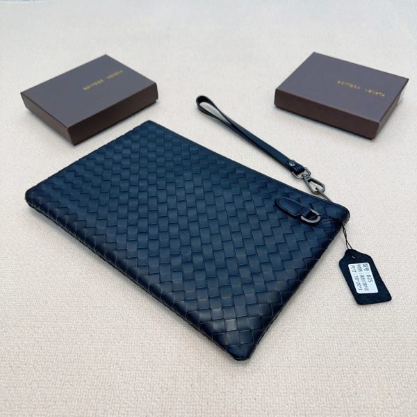 小p205大p225颜色 黑尺寸 小26x16大30x20Bottega Veneta葆蝶家 编织打腊小牛皮手拿包，简约