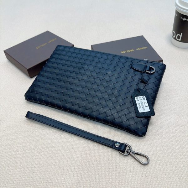 小p205大p225颜色 黑尺寸 小26x16大30x20Bottega Veneta葆蝶家 编织打腊小牛皮手拿包，简约