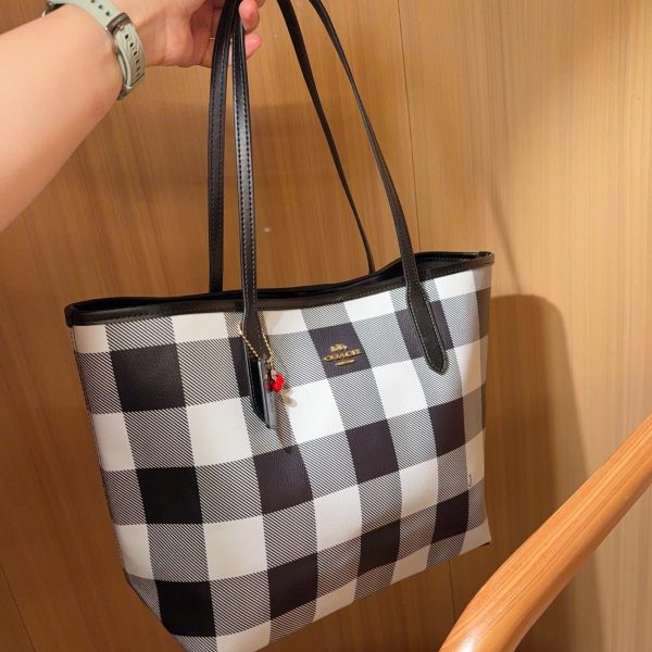 185 蔻驰coach City tote 黑白格吸扣版托特包购物袋 尺寸32×28×14 礼盒包装a702