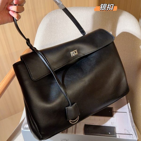 320 牛皮 大号 Balenciaga巴黎世家 新品rodeo手提包～托特包～单肩斜挎～ 尺寸40×26×12 礼盒包