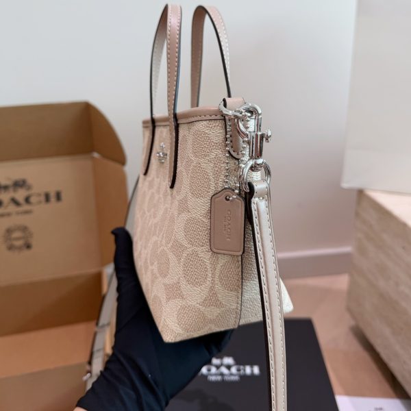 P210 起鼓肩带 配盒 size：15 14cm 新品coach 迷你托特city15 很温柔的颜色 小小一只很可爱日