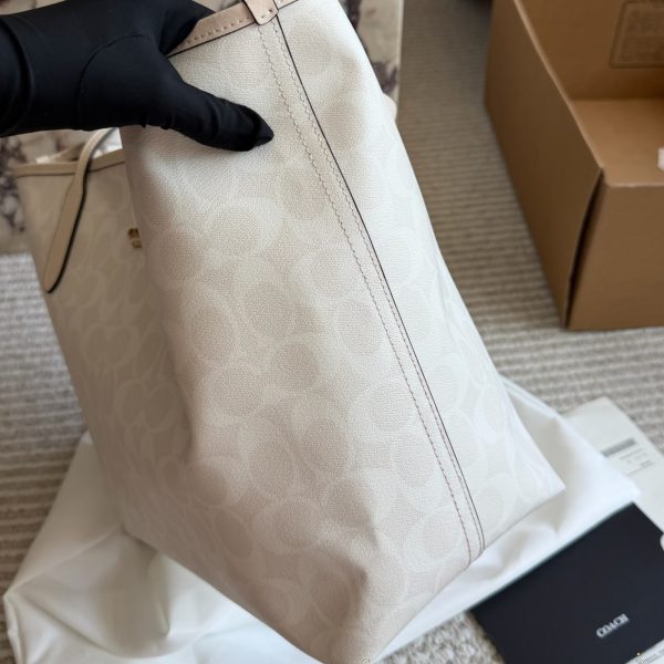 p230 原单版 有垫肩 Coach City Tote老花托特包. 最经典的老花 Coach City Tote托特包