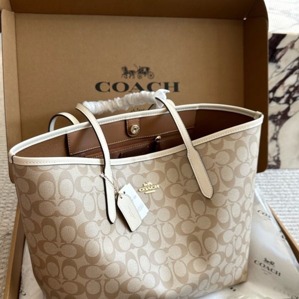 175 配盒 size：35 27cm coach家 吸扣单面city托特包 经典logo购物袋tote包 大爆款 分分