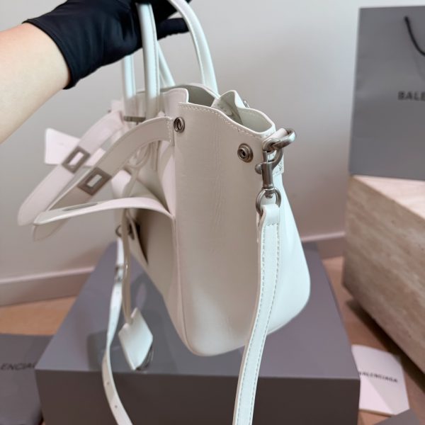 P335 P335 P295 卡戴珊look 巴黎世家 甲甲卡戴珊(Kim Kardashian)套装巴黎世家家的 (铂