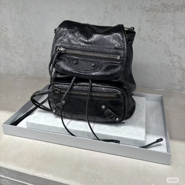 巴黎世家新款LeCity Backpack 双肩包 数量少 喜欢的宝宝dd～