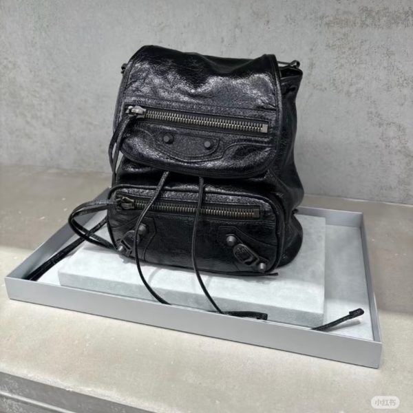 巴黎世家新款LeCity Backpack 双肩包 数量少 喜欢的宝宝dd～