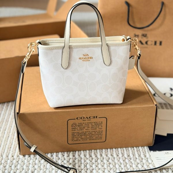 牛皮版本 p210 COACH City15迷你托特包​​ COACH City15迷你托特包，粉彩彩虹印花+牛剖层革拼