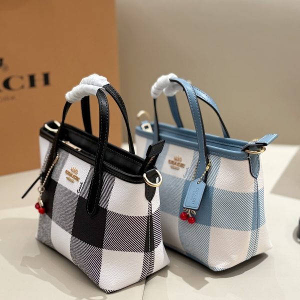 蔻驰特价 P129 飞机盒 City15 菜篮子 格纹限定 Coach City15迷你菜篮子格纹限定 黑白格纹与蓝白格