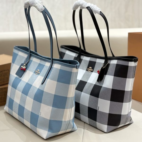 蔻驰特价 P144 飞机盒 C家 City33 tote 格纹限定 Coach City33托特包格纹限定款 搭配手提肩