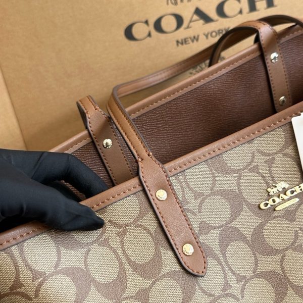 配盒¥175 size：35 27cm coach 家 经典双面city托特包 经典logo购物袋tote包 大爆款 分