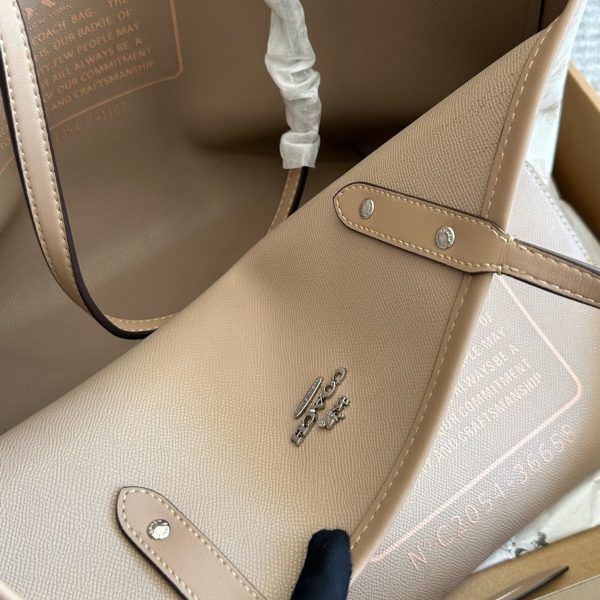 配盒¥175 size：35 27cm coach 家 经典双面city托特包 经典logo购物袋tote包 大爆款 分