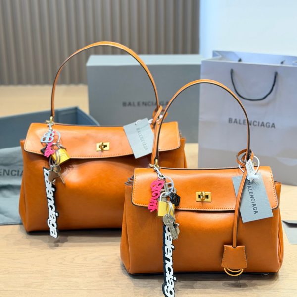 顶级原单 金扣 p305 p295 Balenciaga Rodeo Bag 黑色款​​，黑色小牛皮，弧形翻盖包型 +