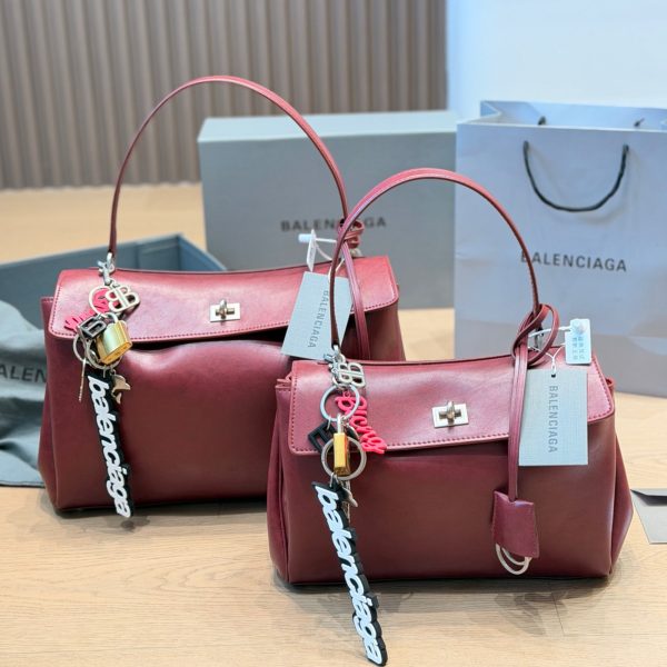顶级原单 银扣 p305 p295 Balenciaga Rodeo Bag 黑色款​​，黑色小牛皮，弧形翻盖包型 +