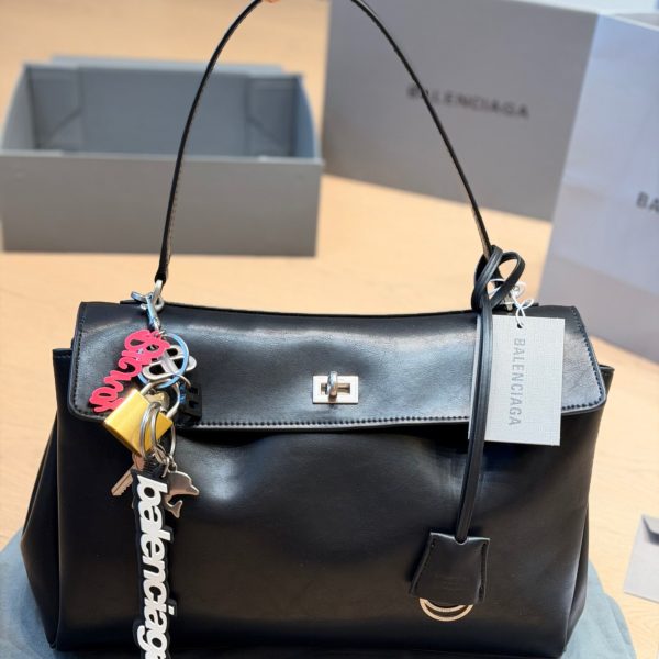 顶级原单 银扣 p305 p295 Balenciaga Rodeo Bag 黑色款​​，黑色小牛皮，弧形翻盖包型 +