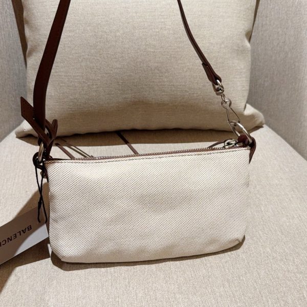 245 巴黎世家Balenciaga 机车拼色腋下包，肩带可调节，腋下or斜挎都OK！ 尺寸23×12 礼盒包装2004