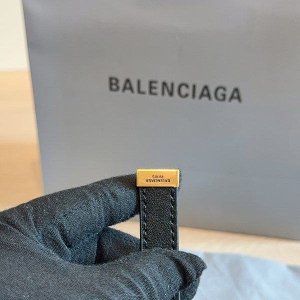 p260 Balenciaga Rodeo 骑迹包​​，光滑小牛皮，金色五金和可拆卸宽肩带，翻盖搭扣设计，斜挎单肩都能背